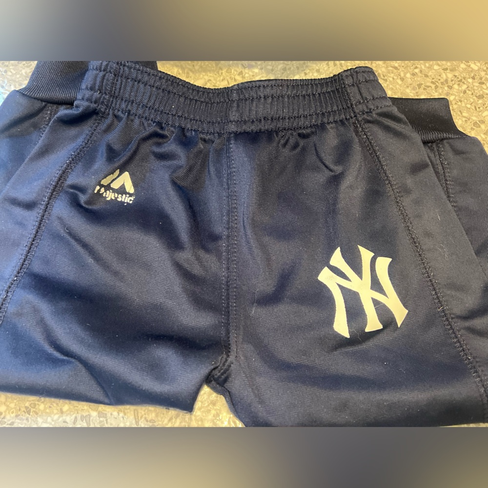 New York Yankees: Majestic Navy and Red Logo Infant Track Suit - Picture 3 of 8